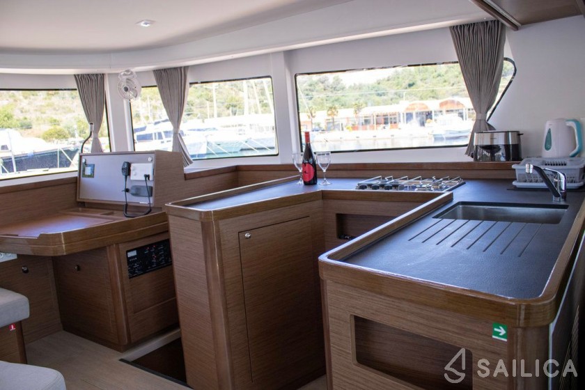 Lagoon 42 - Yacht Charter Sailica