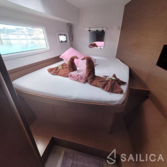 Lagoon 42 - Yacht Charter Sailica
