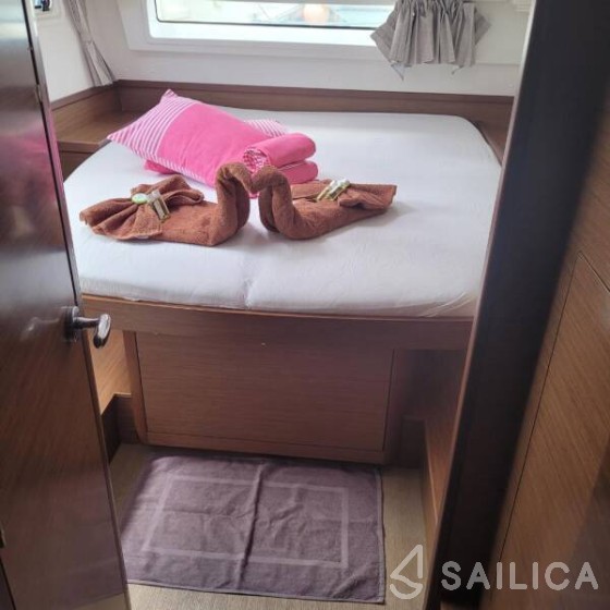Lagoon 42 - Yacht Charter Sailica