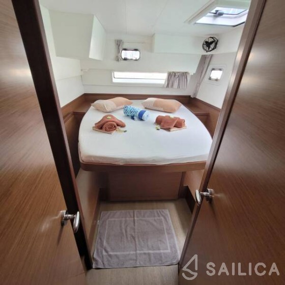 Lagoon 42 - Yacht Charter Sailica