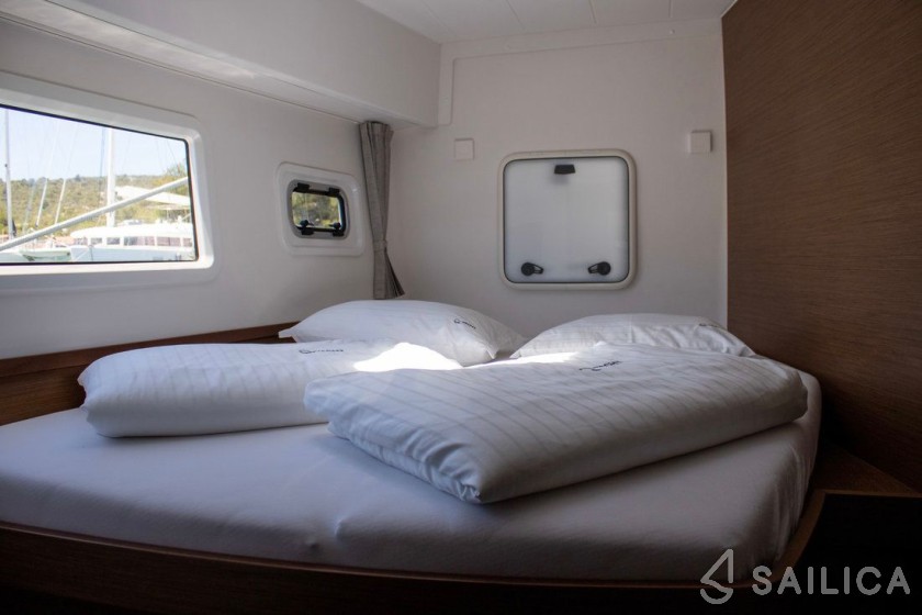 Lagoon 42 - Yacht Charter Sailica