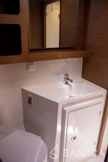 Lagoon 42 - Yacht Charter Sailica