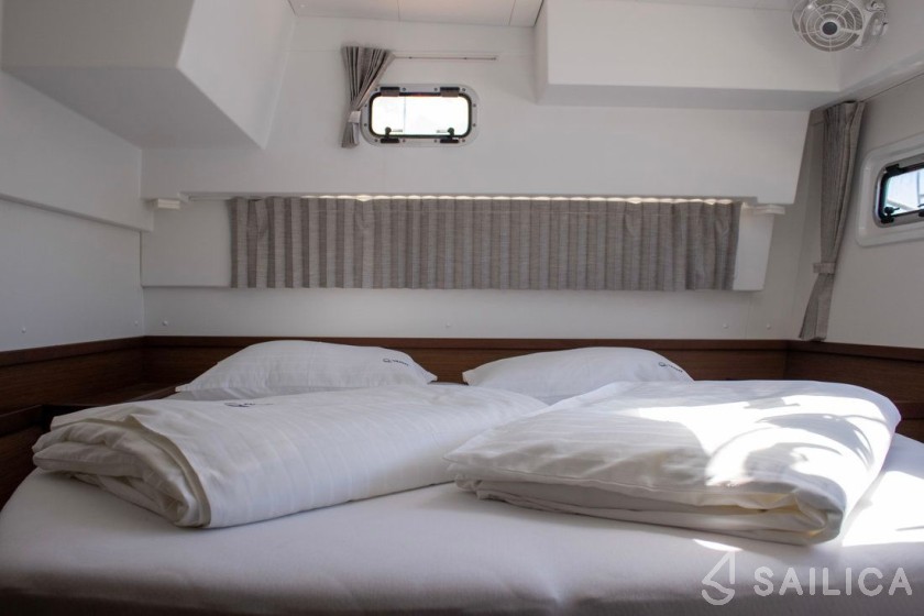 Lagoon 42 - Yacht Charter Sailica
