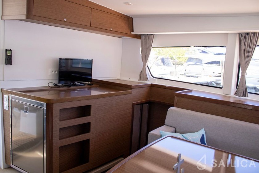 Lagoon 42 - Yacht Charter Sailica
