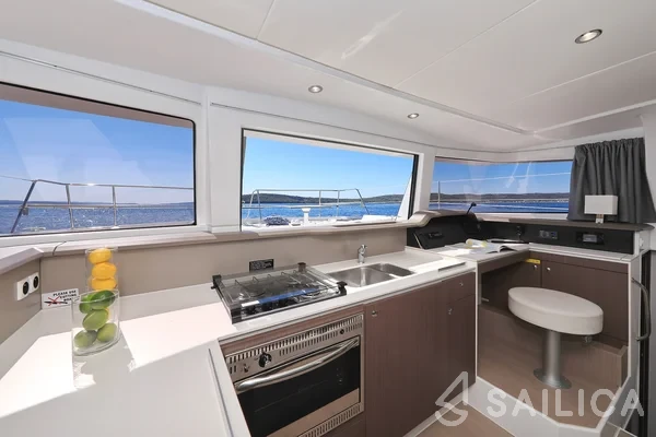 Bali 4.1 - Yacht Charter Sailica