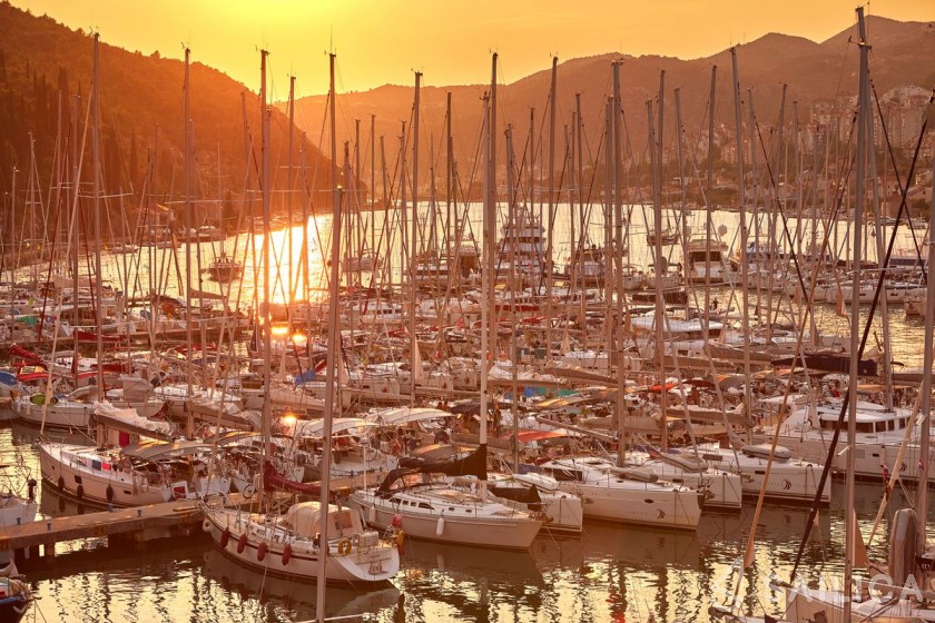 Bali 4.4 - Yacht Charter Sailica