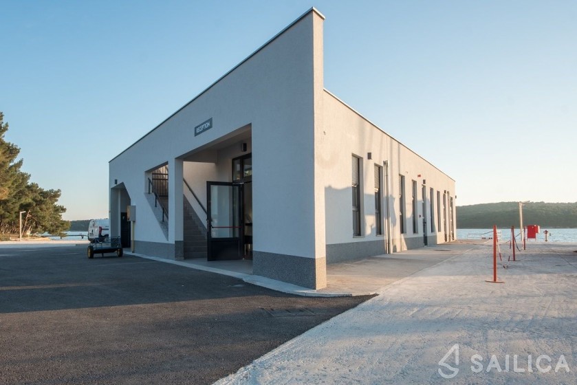 Pilot Cutter - Yacht Charter Sailica