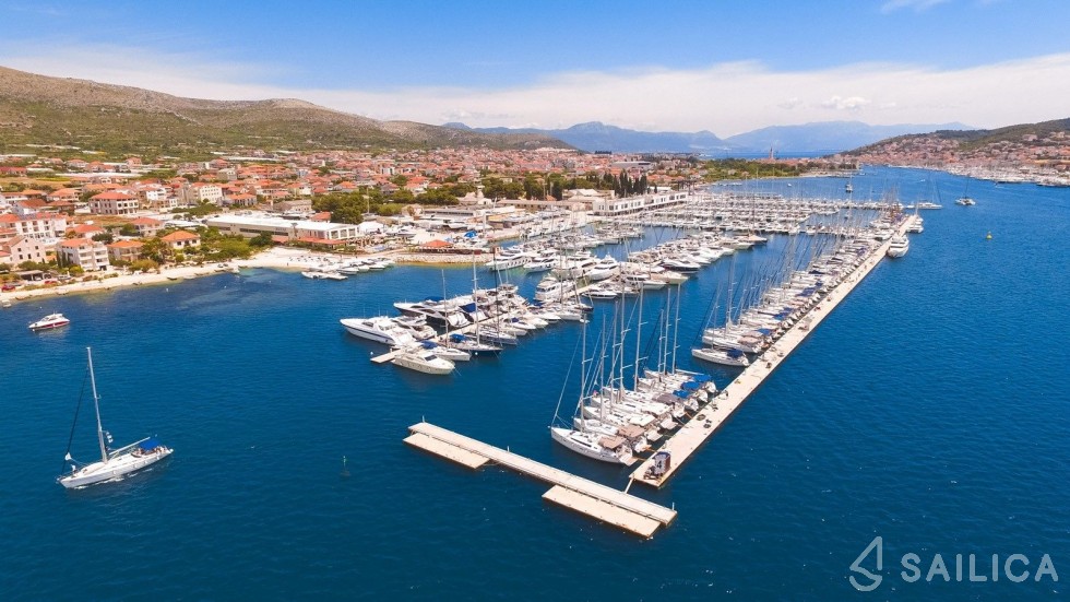 More 55 - Yacht Charter Sailica