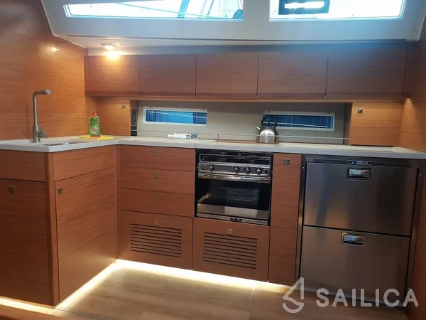 More 55 - Yacht Charter Sailica