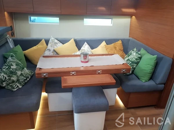 More 55 - Yacht Charter Sailica