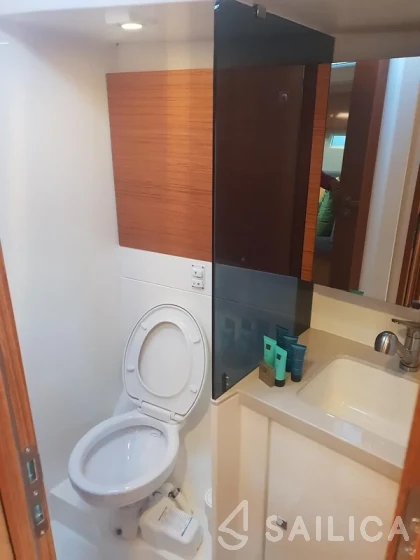 More 55 - Yacht Charter Sailica