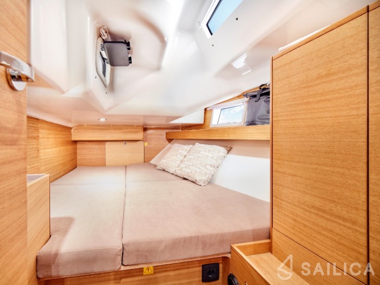 Elan Impression 40.1 - Yacht Charter Sailica