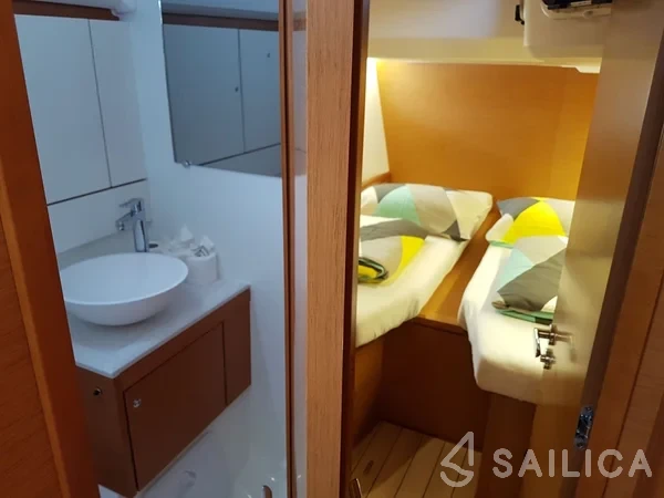 Jeanneau 54 - Yacht Charter Sailica