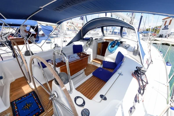 Bavaria 42 Cruiser - Yacht Charter Sailica