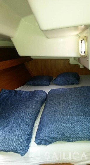Comet 36 - Yacht Charter Sailica
