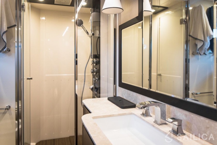 Azimut Magellano 66 - Yacht Charter Sailica