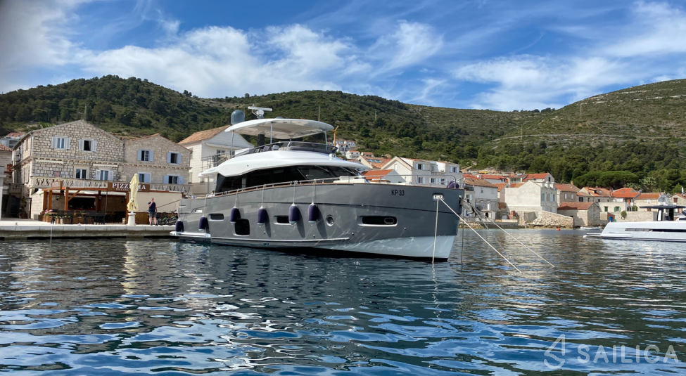 Azimut Magellano 66 - Yacht Charter Sailica