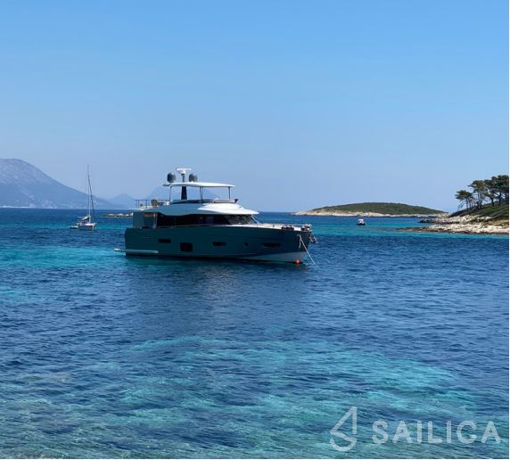 Azimut Magellano 66 - Yacht Charter Sailica
