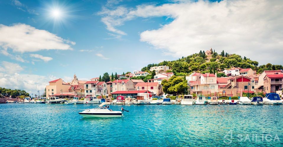 Azimut Magellano 66 - Yacht Charter Sailica