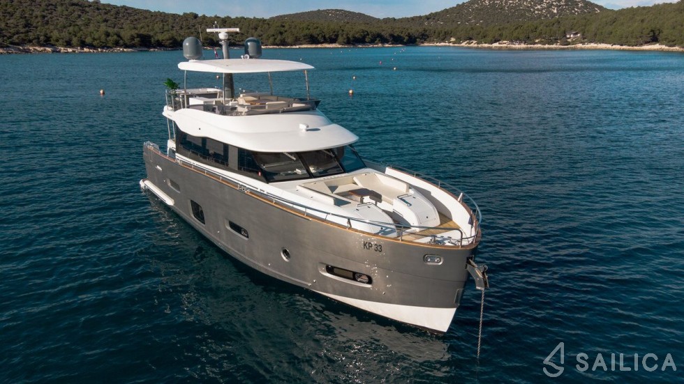 Azimut Magellano 66 - Yacht Charter Sailica