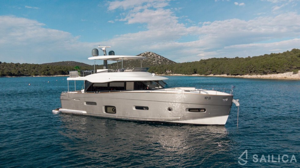 Azimut Magellano 66 - Yacht Charter Sailica