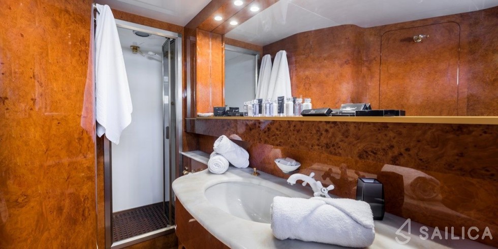 Admiral 27 - Yacht Charter Sailica