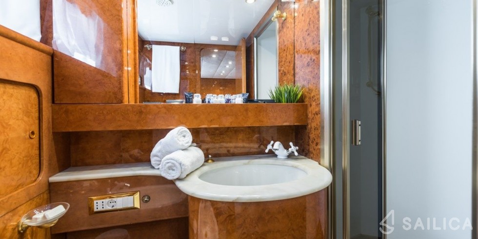 Admiral 27 - Yacht Charter Sailica