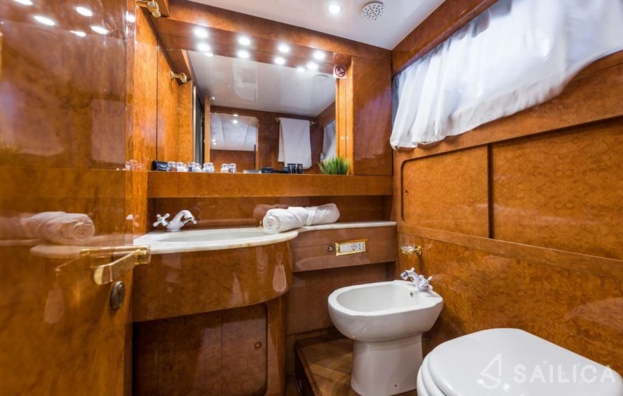 Admiral 27 - Yacht Charter Sailica