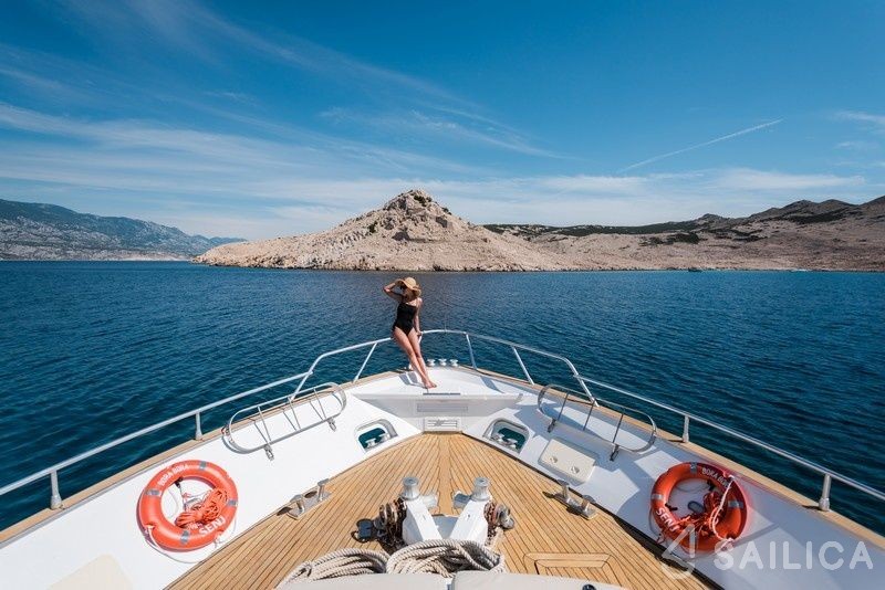 Admiral 27 - Yacht Charter Sailica
