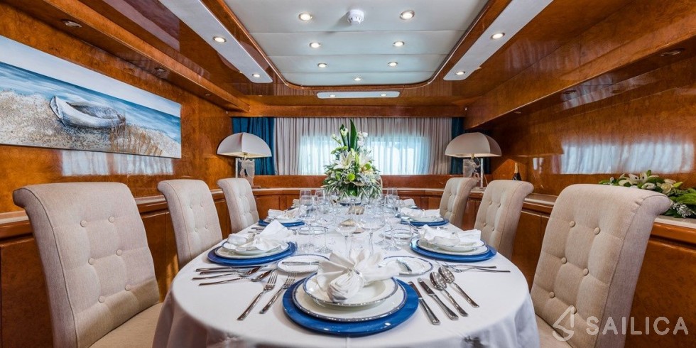 Admiral 27 - Yacht Charter Sailica