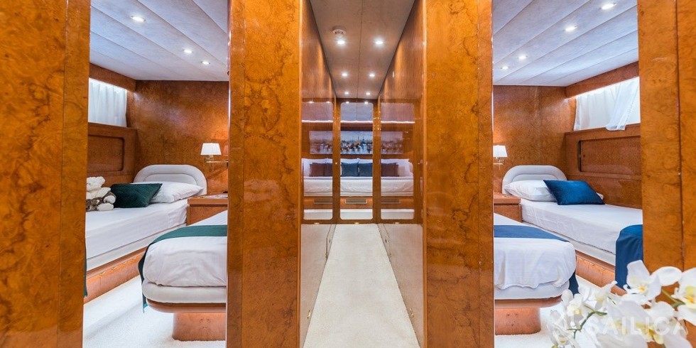 Admiral 27 - Yacht Charter Sailica