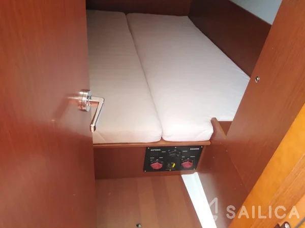 Oceanis 38.1 - Photo #43 Oceanis 38.1 - Yacht Charter Sailica