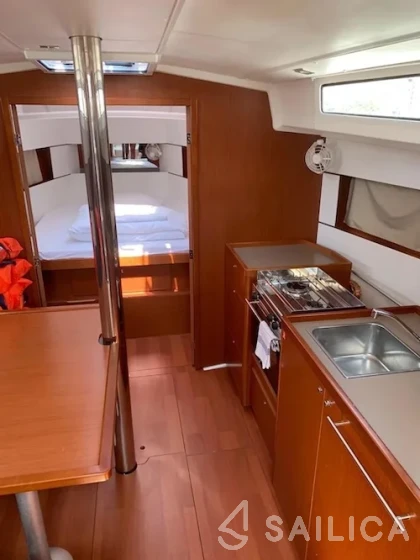 Oceanis 38.1 - Photo #40 Oceanis 38.1 - Yacht Charter Sailica