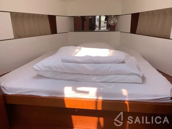 Oceanis 38.1 - Photo #42 Oceanis 38.1 - Yacht Charter Sailica