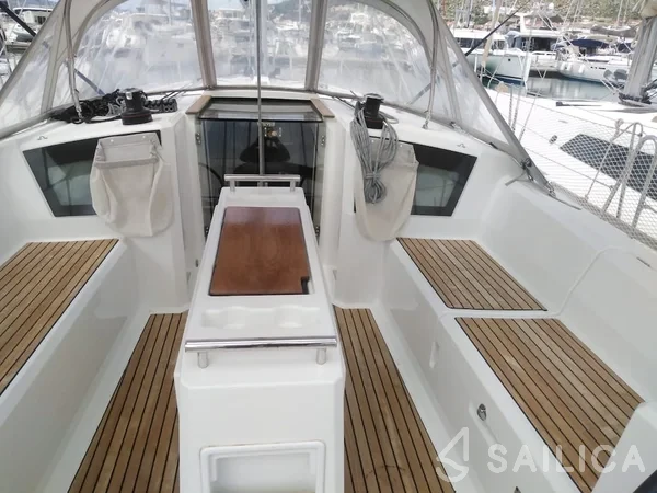 Oceanis 38.1 - Photo #39 Oceanis 38.1 - Yacht Charter Sailica