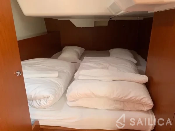 Oceanis 38.1 - Photo #41 Oceanis 38.1 - Yacht Charter Sailica