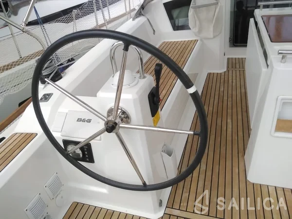 Oceanis 38.1 - Photo #36 Oceanis 38.1 - Yacht Charter Sailica