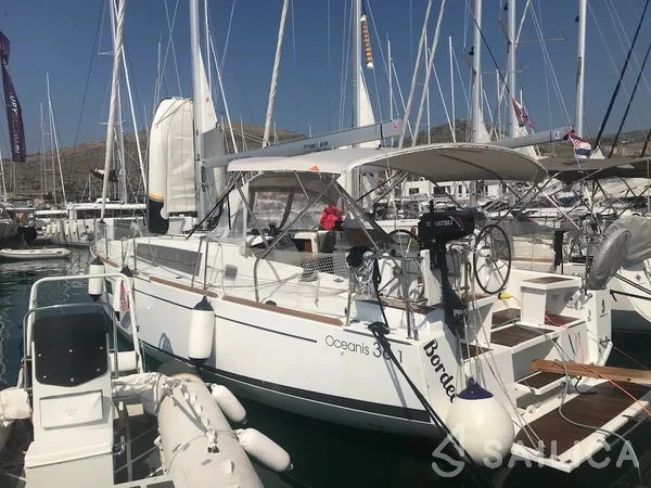 Oceanis 38.1 - Photo #37 Oceanis 38.1 - Yacht Charter Sailica