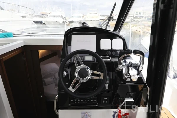 Merry Fisher 895 - Yacht Charter Sailica