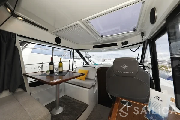 Merry Fisher 895 - Yacht Charter Sailica