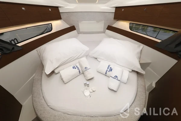 Merry Fisher 895 - Yacht Charter Sailica