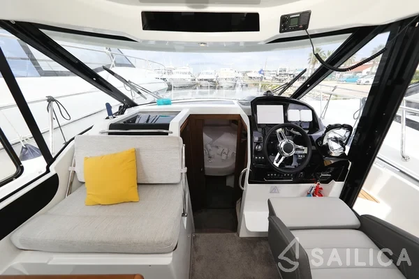 Merry Fisher 895 - Yacht Charter Sailica