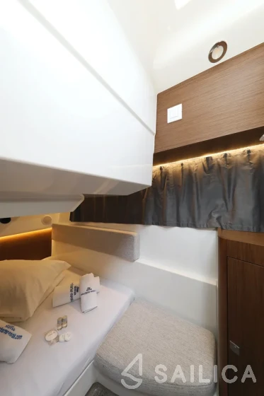 Merry Fisher 895 - Yacht Charter Sailica