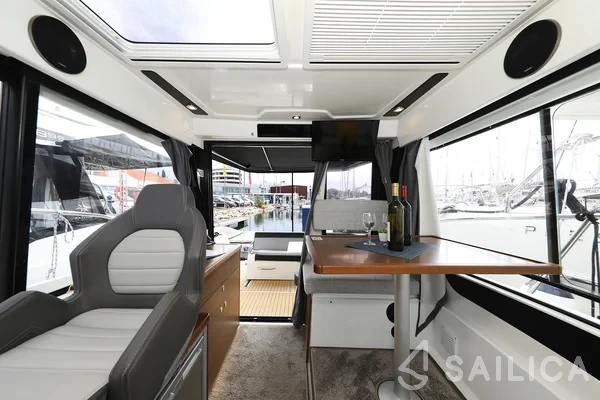 Merry Fisher 895 - Yacht Charter Sailica