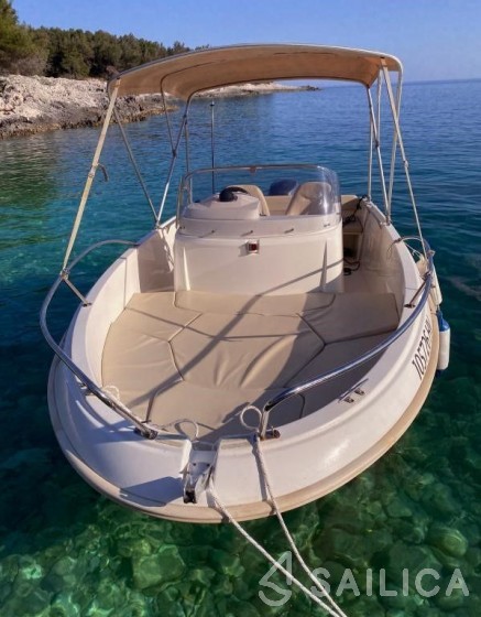 Cap Camarat 550 - Yacht Charter Sailica