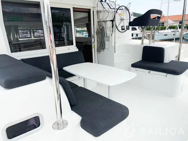 Lagoon 40 - Yacht Charter Sailica