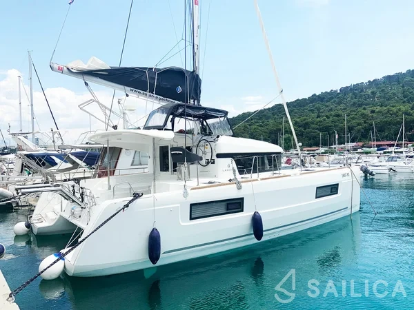 Lagoon 40 - Yacht Charter Sailica