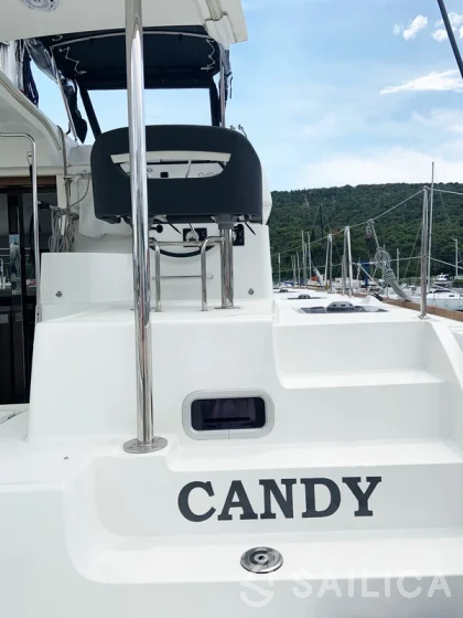 Lagoon 40 - Yacht Charter Sailica