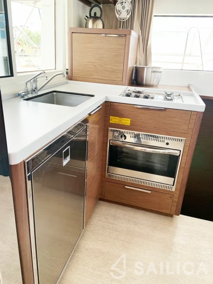 Lagoon 40 - Yacht Charter Sailica