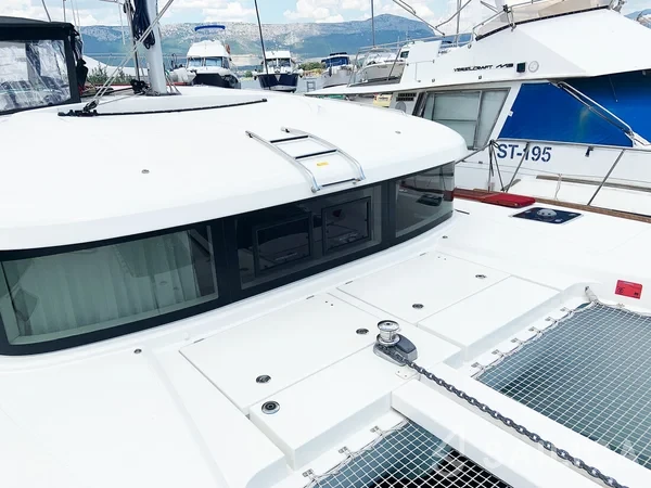 Lagoon 40 - Yacht Charter Sailica